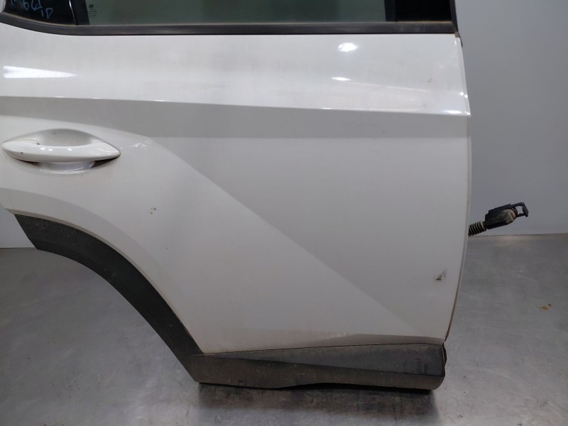 Recambio de puerta trasera derecha para hyundai tucson hybrid referencia OEM IAM 77004N7010  