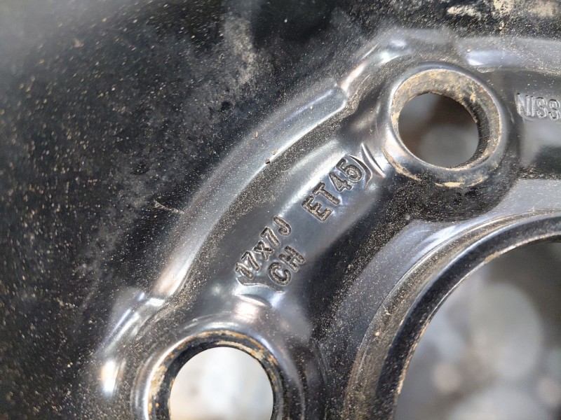 Recambio de neumatico repuesto para nissan navara pick-up (np300) 4x4 referencia OEM IAM 403005JU0B  