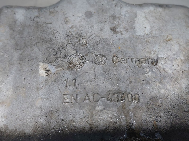 Recambio de carter para audi tt (8j3/8j9) coupe referencia OEM IAM 06F103601L  