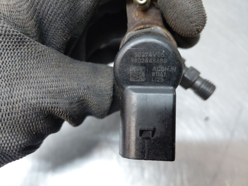 Recambio de inyector para peugeot 208 bluehdi referencia OEM IAM 9802448680  