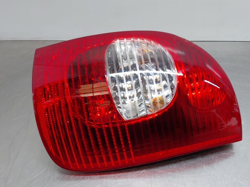 Recambio de piloto trasero derecho para citroën xsara picasso (n68) 1.6 hdi referencia OEM IAM 6351T2  