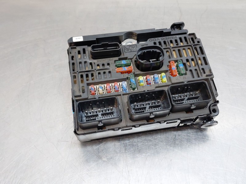 Recambio de caja reles / fusibles para citroën c5 ii (rc_) 1.8 16v (rc6fzb) referencia OEM IAM   