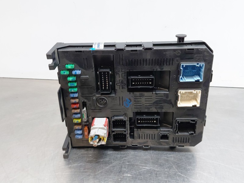 Recambio de caja reles / fusibles para citroën c5 ii (rc_) 1.8 16v (rc6fzb) referencia OEM IAM   