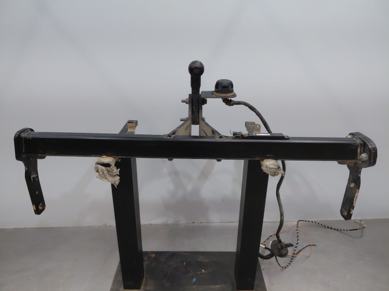 Recambio de enganche remolque para hyundai tucson hybrid referencia OEM IAM   