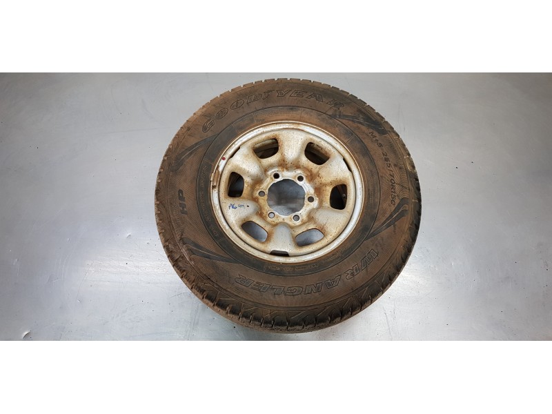 Recambio de neumatico repuesto para toyota hilux (kun) extra cab 4x4 referencia OEM IAM 426110K240  