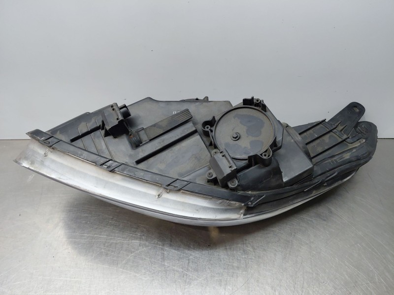 Recambio de faro derecho para kia carens iv 1.7 crdi referencia OEM IAM   