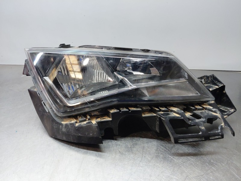 Recambio de faro derecho para seat ateca style go referencia OEM IAM   