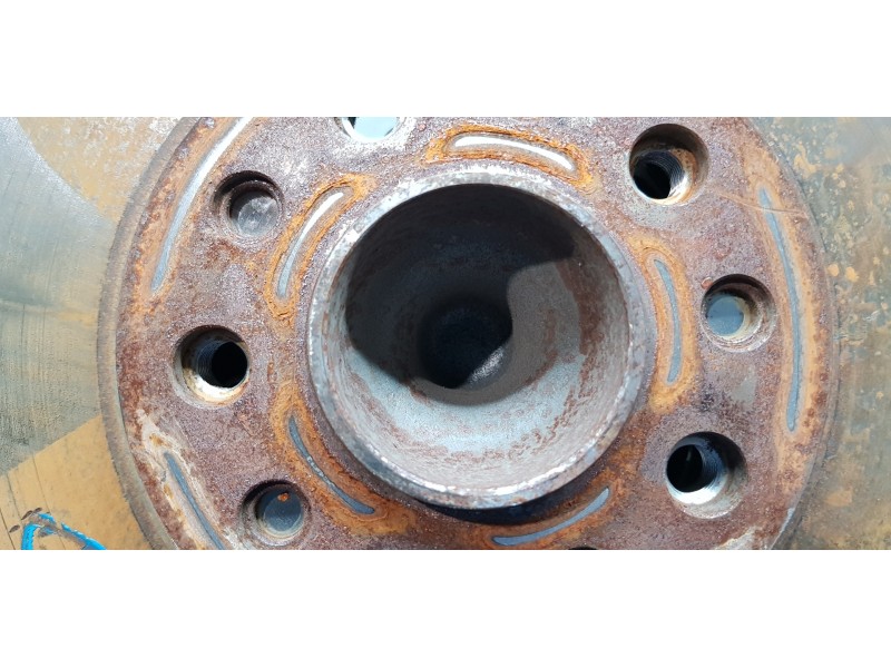 Recambio de mangueta trasera derecha para jeep renegade limited 4x2 referencia OEM IAM 51942804  