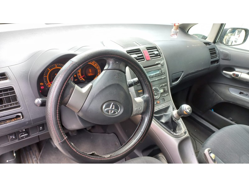 toyota auris del año 2008