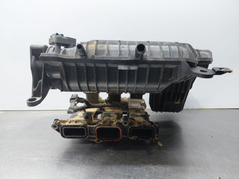 Recambio de colector admision para dacia sandero essence referencia OEM IAM 140032417R  