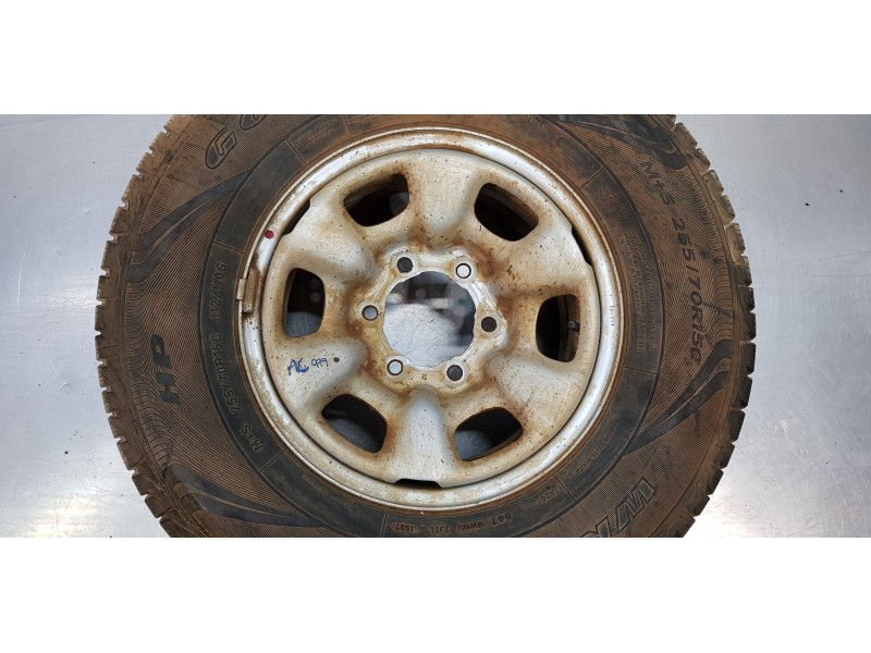 Recambio de neumatico repuesto para toyota hilux (kun) extra cab 4x4 referencia OEM IAM 426110K240  