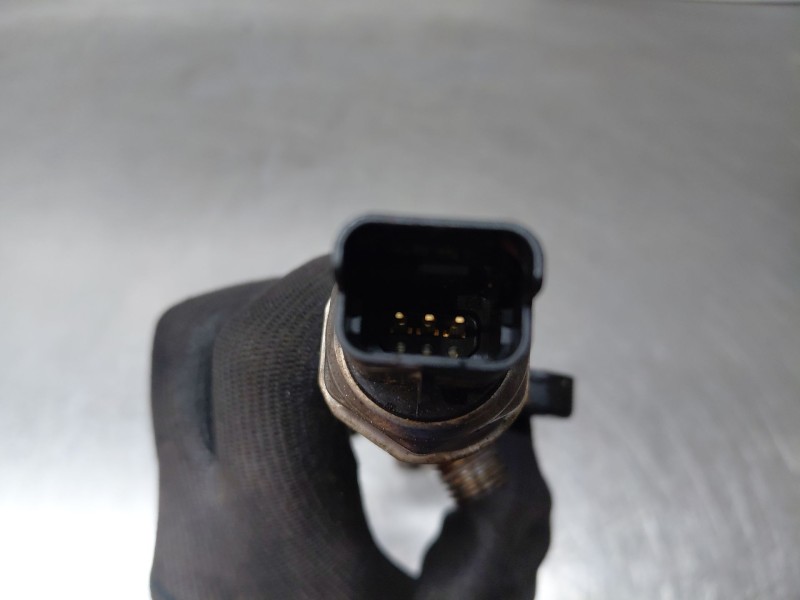 Recambio de rampa inyectora para nissan nv 400 l3h2 referencia OEM IAM 175217543R  