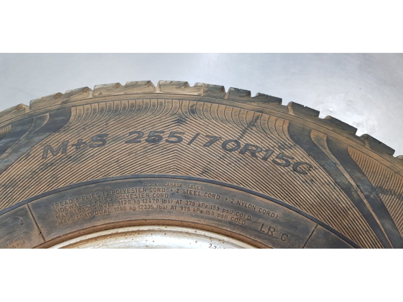 Recambio de neumatico repuesto para toyota hilux (kun) extra cab 4x4 referencia OEM IAM 426110K240   Recambio de neumatico repuesto para toyota hilux (kun) extra cab 4x4 referencia OEM IAM 426110K240