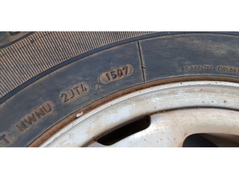 Recambio de neumatico repuesto para toyota hilux (kun) extra cab 4x4 referencia OEM IAM 426110K240   Recambio de neumatico repuesto para toyota hilux (kun) extra cab 4x4 referencia OEM IAM 426110K240