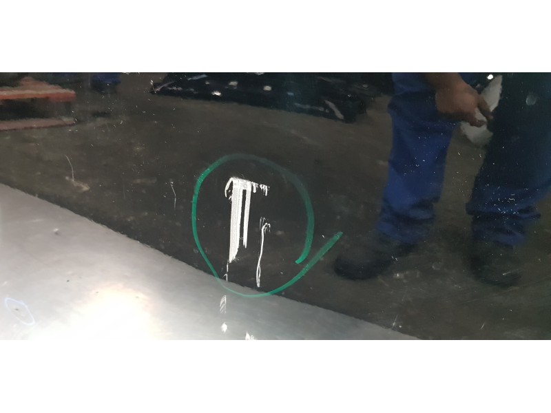 Recambio de puerta delantera izquierda para lexus is 300h referencia OEM IAM 6700253140  