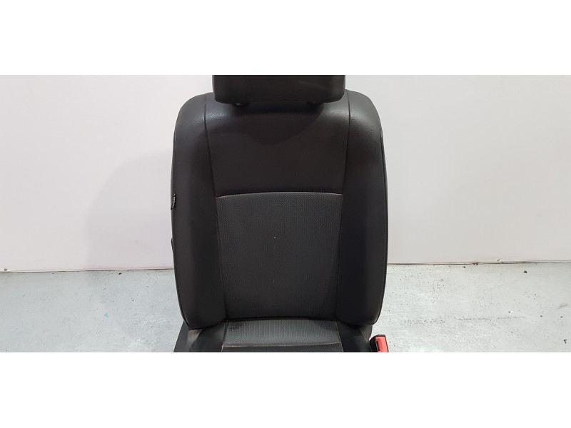 Recambio de asiento delantero derecho para volkswagen caddy furgón/kombi kombi referencia OEM IAM 6R4881106AC   Recambio de asiento delantero derecho para volkswagen caddy furgón/kombi kombi referencia OEM IAM 6R4881106AC