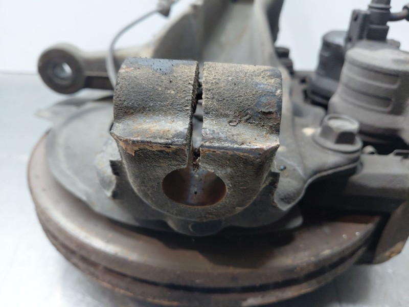 Recambio de mangueta delantera derecha para nissan navara pick-up (np300) 4x4 referencia OEM IAM   