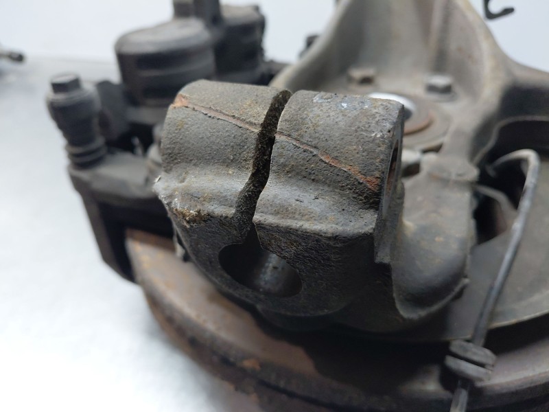 Recambio de mangueta delantera izquierda para nissan navara pick-up (np300) 4x4 referencia OEM IAM   