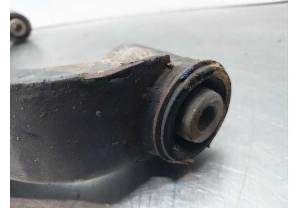 Recambio de brazo suspension inferior delantero derecho para nissan navara pick-up (np300) 4x4 referencia OEM IAM   