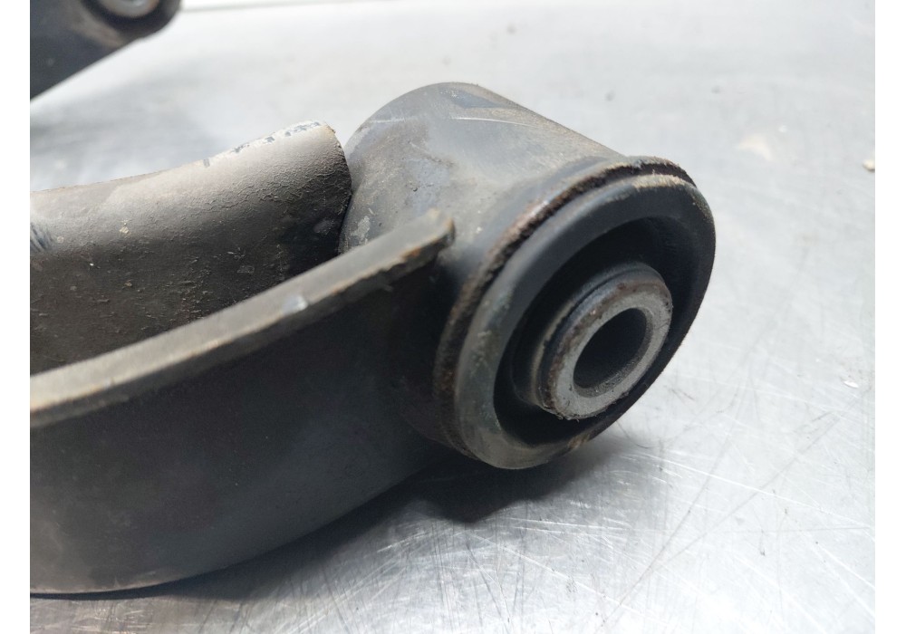 Recambio de brazo suspension superior delantero derecho para nissan navara pick-up (np300) 4x4 referencia OEM IAM   