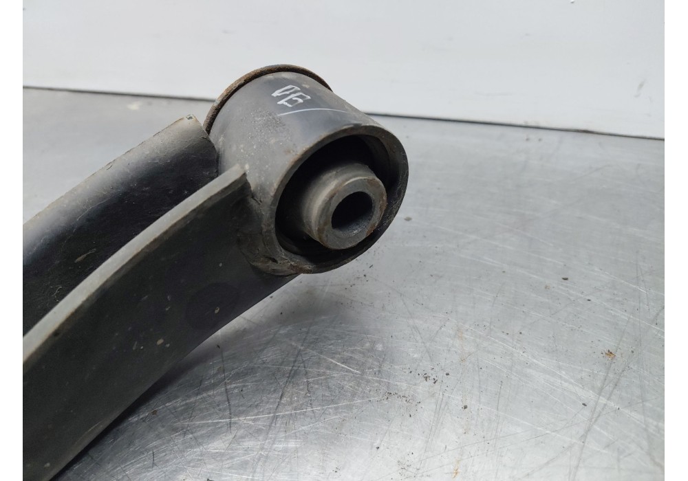 Recambio de brazo suspension superior delantero derecho para nissan navara pick-up (np300) 4x4 referencia OEM IAM   