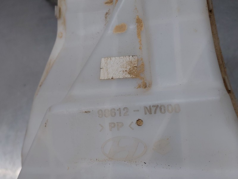 Recambio de deposito limpia para hyundai tucson hybrid referencia OEM IAM 98610N7100  
