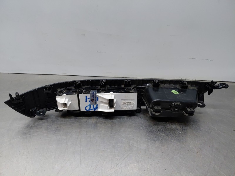 Recambio de mando elevalunas delantero izquierdo para hyundai tucson hybrid referencia OEM IAM 93571N74004X  