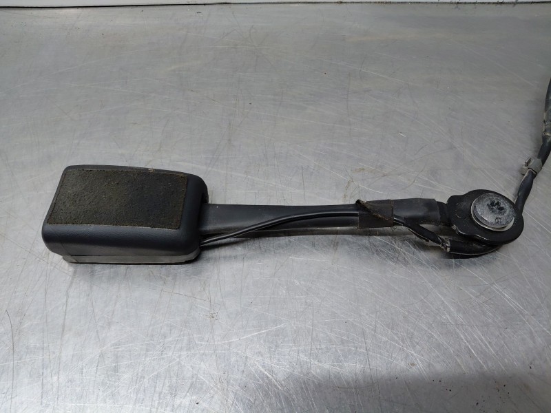 Recambio de enganche del cinturon delantero izq para hyundai tucson hybrid referencia OEM IAM 88830N7000NNB  
