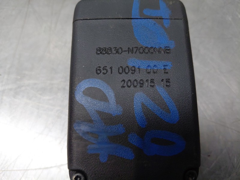 Recambio de enganche del cinturon delantero izq para hyundai tucson hybrid referencia OEM IAM 88830N7000NNB  