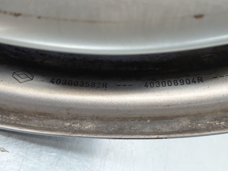 Recambio de llanta para renault master iii furgón referencia OEM IAM 403008904R  