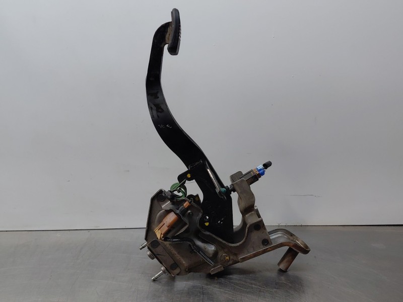 Recambio de pedal embrague para nissan navara pick-up (np300) 4x4 referencia OEM IAM 465035KE0B  