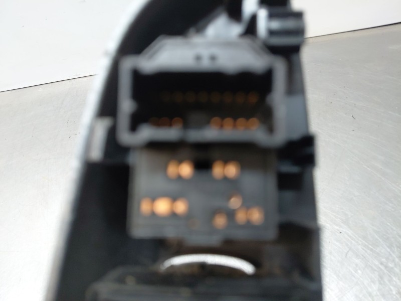 Recambio de mando elevalunas delantero izquierdo para nissan navara pick-up (np300) 4x4 referencia OEM IAM 809614KL2A  