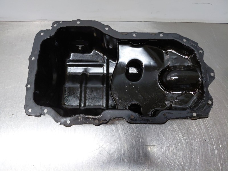 Recambio de carter para hyundai tucson hybrid referencia OEM IAM 215102M800  