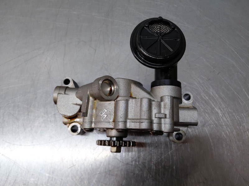 Recambio de bomba aceite para hyundai tucson hybrid referencia OEM IAM 213102M800  
