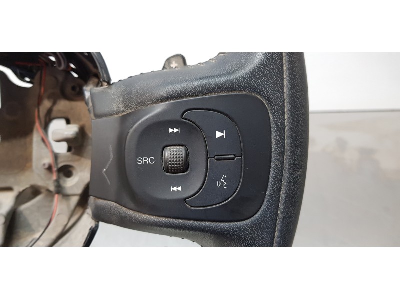 Recambio de volante para fiat 500 l (330) lounge referencia OEM IAM 6204725   Recambio de volante para fiat 500 l (330) lounge referencia OEM IAM 6204725