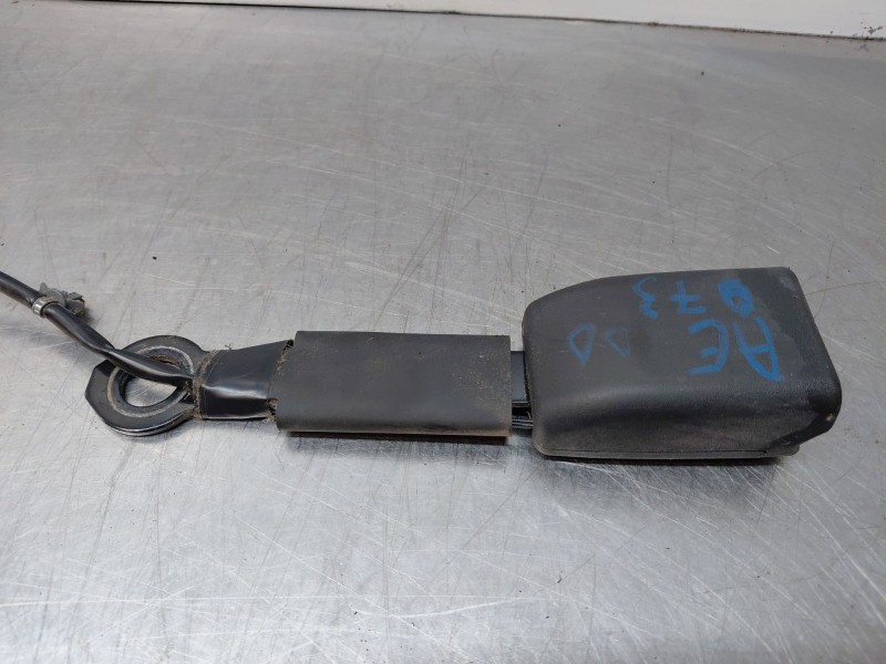 Recambio de enganche del cinturon delantero der para nissan navara pick-up (np300) 4x4 referencia OEM IAM 868424KJ0A  