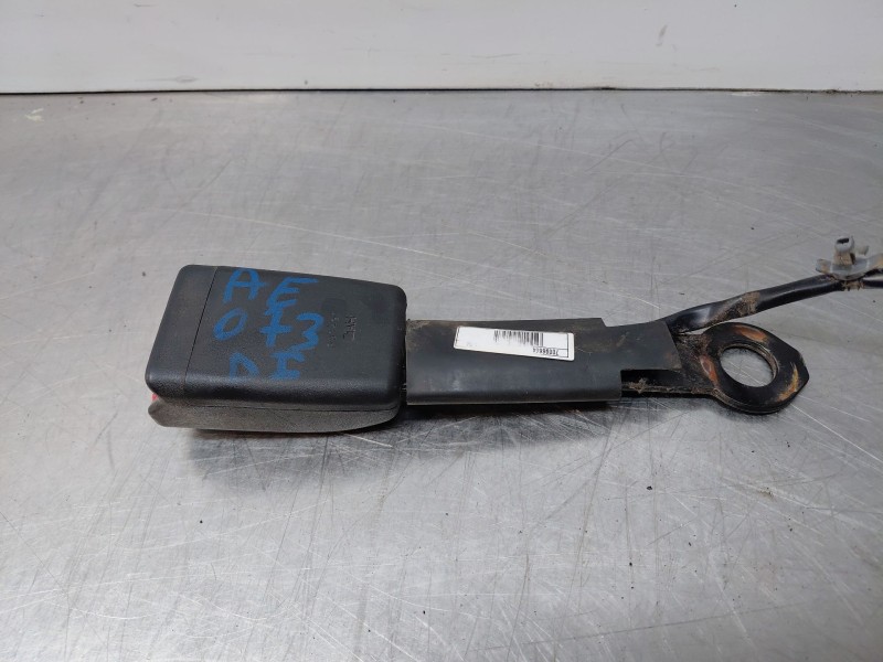 Recambio de enganche del cinturon delantero izq para nissan navara pick-up (np300) 4x4 referencia OEM IAM 868434KJ0A  