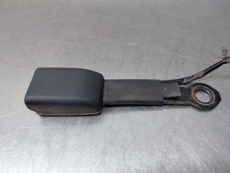 Recambio de enganche del cinturon delantero izq para nissan navara pick-up (np300) 4x4 referencia OEM IAM 868434KJ0A  