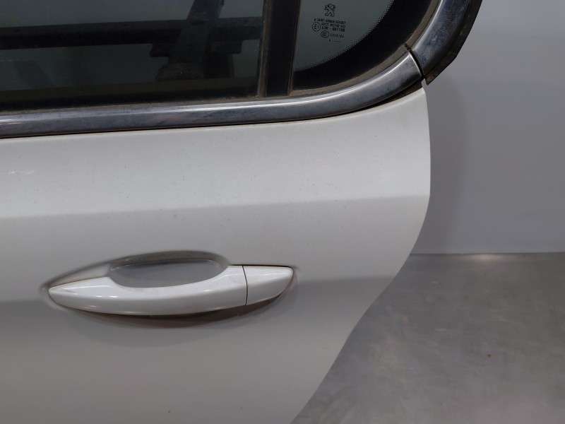 Recambio de puerta trasera izquierda para peugeot 308 allure referencia OEM IAM   