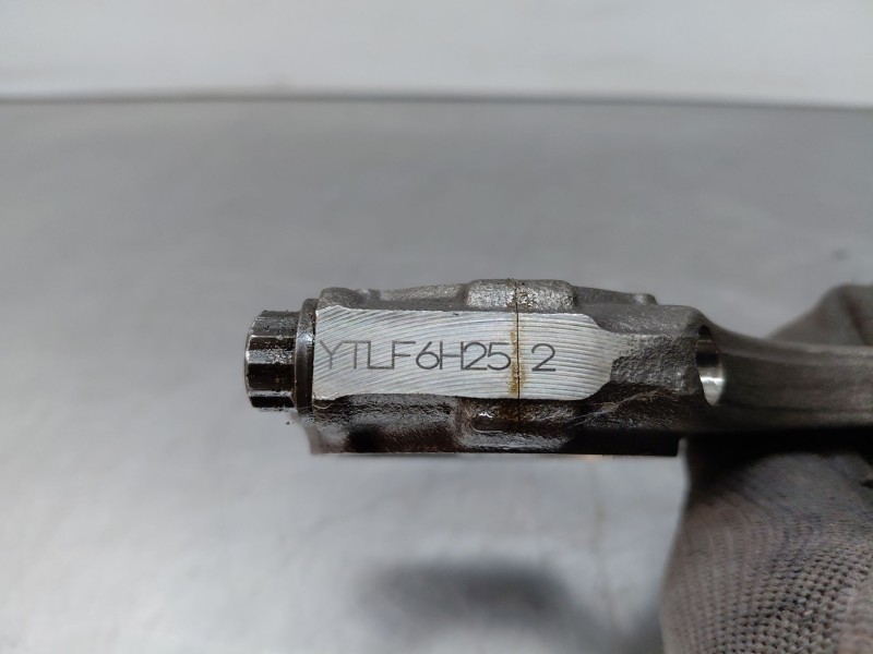 Recambio de biela para hyundai tucson hybrid referencia OEM IAM 235102M700  