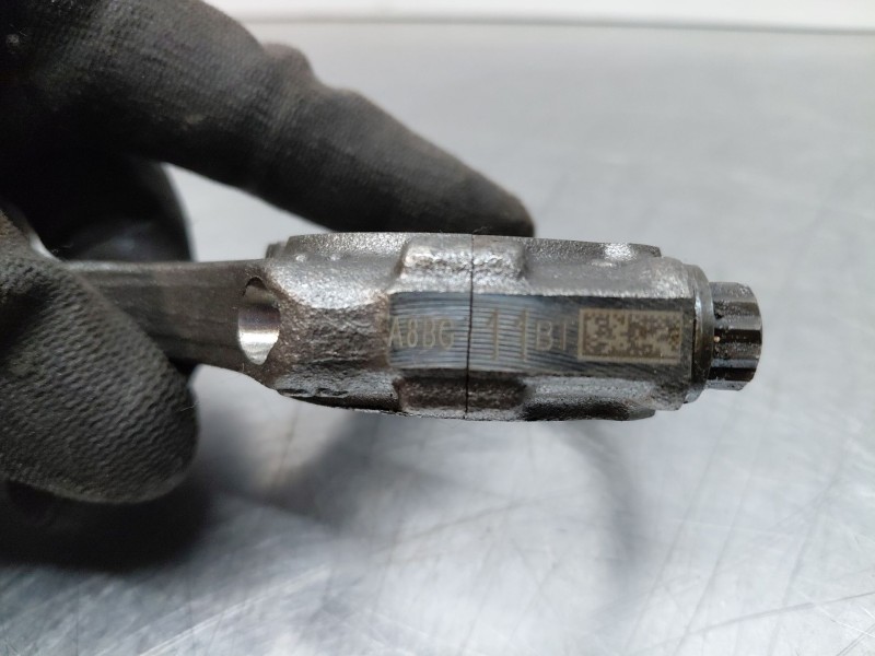 Recambio de biela para hyundai tucson hybrid referencia OEM IAM 235102M700  
