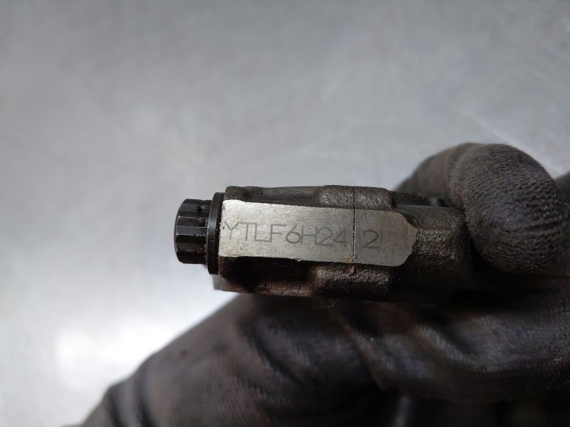 Recambio de biela para hyundai tucson hybrid referencia OEM IAM 235102M700  