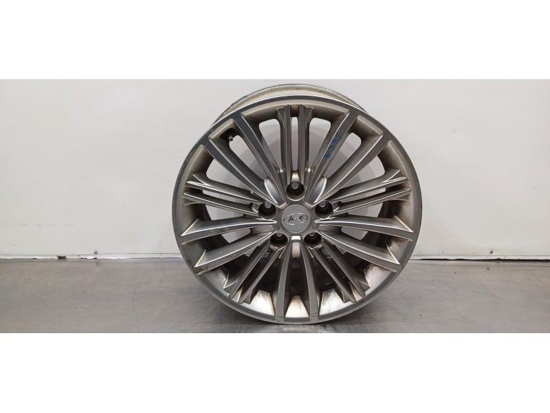 Recambio de llanta para hyundai kona klass 2wd referencia OEM IAM 52910J9200  