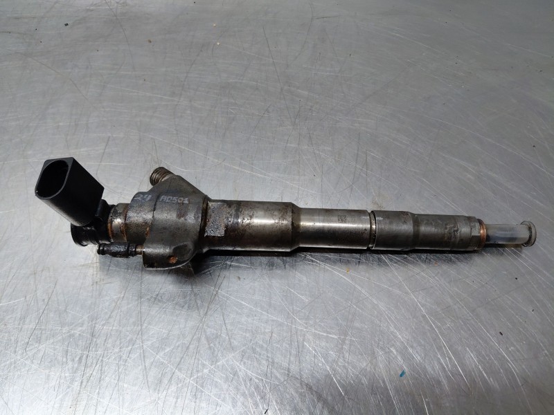 Recambio de inyector para renault master iii furgón referencia OEM IAM 166009567R  