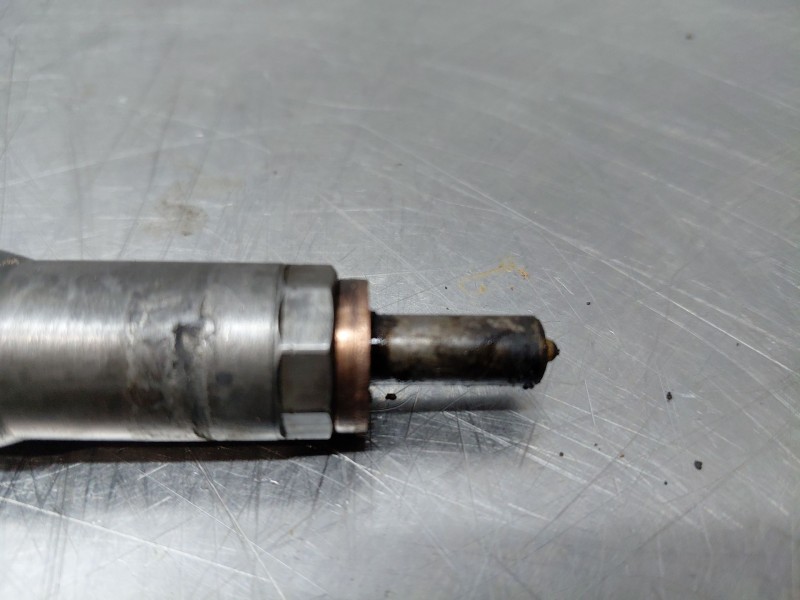 Recambio de inyector para renault master iii furgón referencia OEM IAM 166009567R  