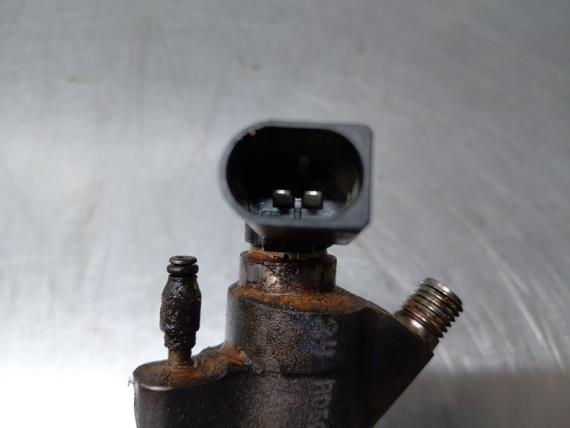 Recambio de inyector para renault master iii furgón referencia OEM IAM 166009567R  