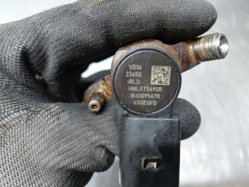 Recambio de inyector para renault master iii furgón referencia OEM IAM 166009567R  