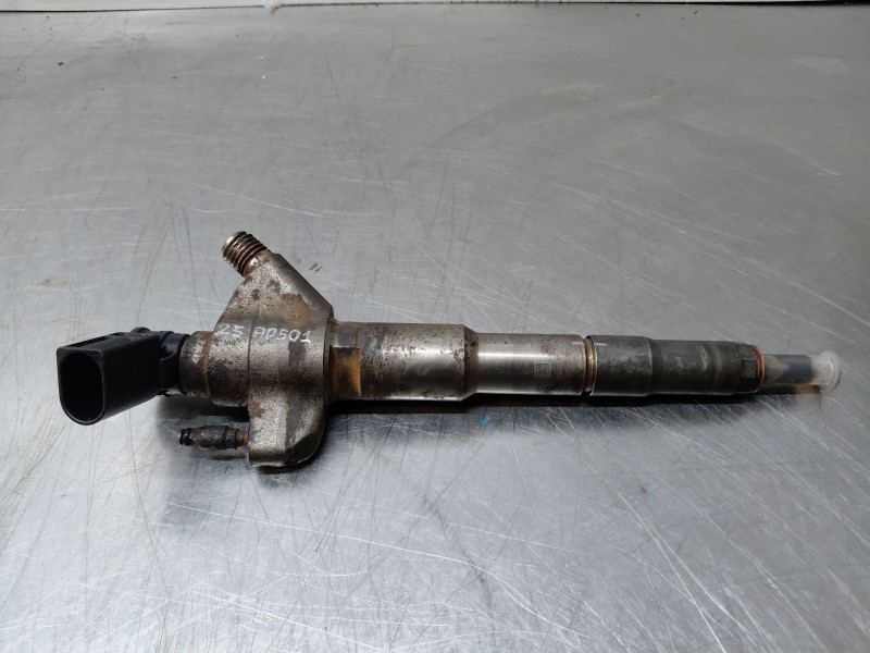 Recambio de inyector para renault master iii furgón referencia OEM IAM 166009567R  
