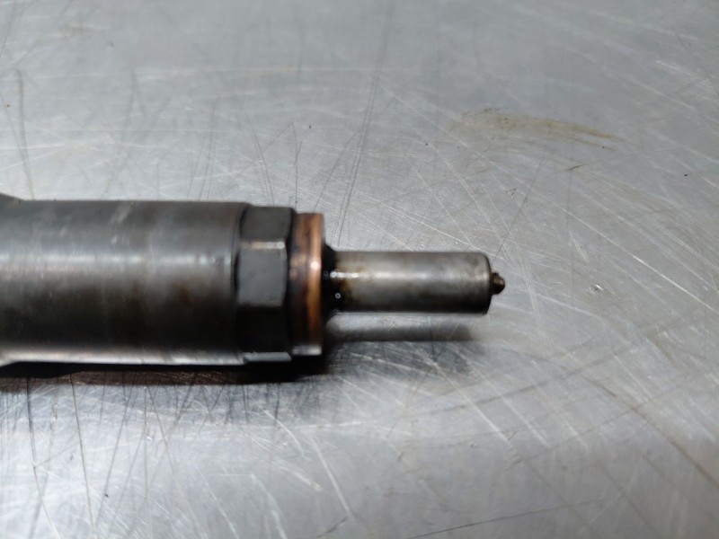 Recambio de inyector para renault master iii furgón referencia OEM IAM 166009567R  