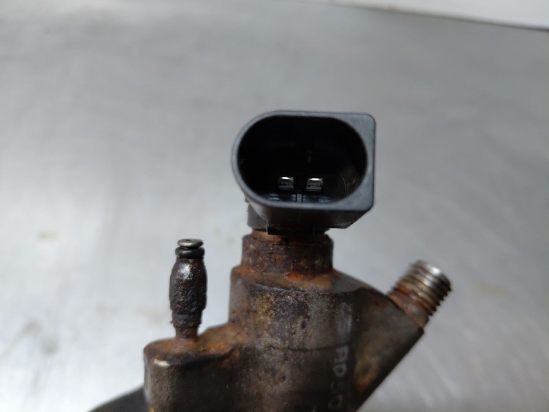Recambio de inyector para renault master iii furgón referencia OEM IAM 166009567R  